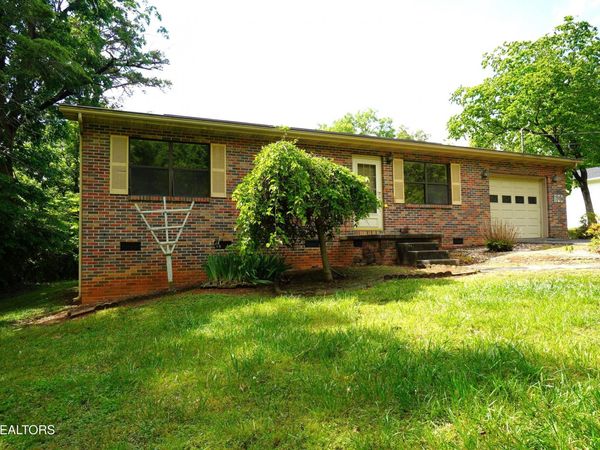 1006 Woodland Way, Dandridge, TN 37725