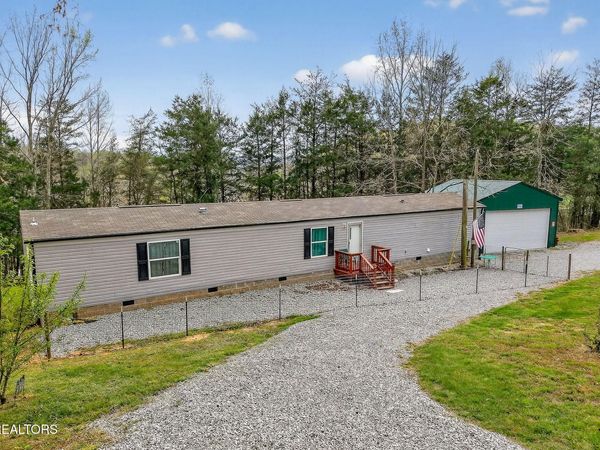 1237 Ridge Rd, Quebeck, TN 38579