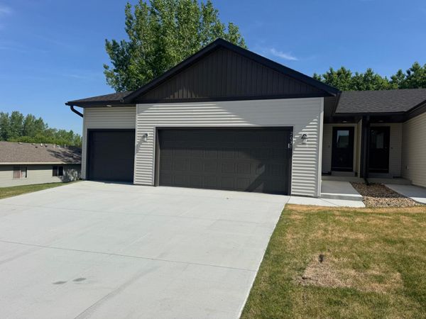 2031 20th Street E , Zumbrota, MN 55992