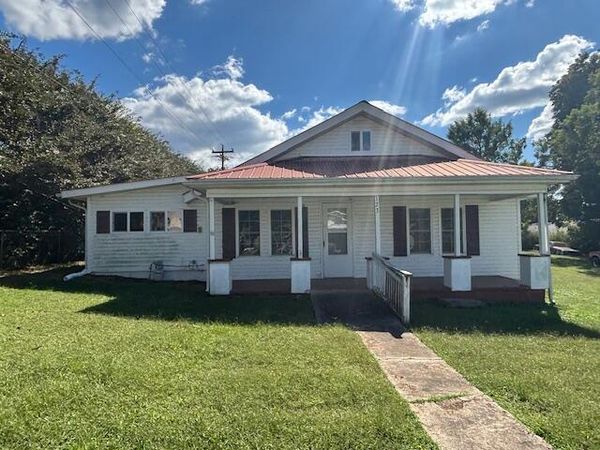 123 Grove Street, Pikeville 37367
