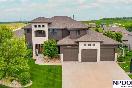 12007 Longshore Avenue, Papillion, NE 68046