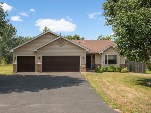 1320 Honeysuckle Lane SE, Cambridge, MN 55008