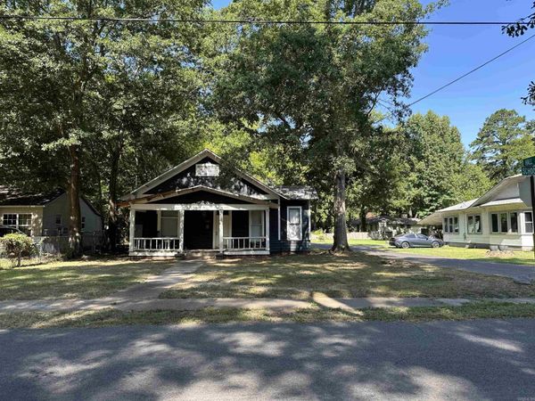 1104 School , Malvern, AR 72104