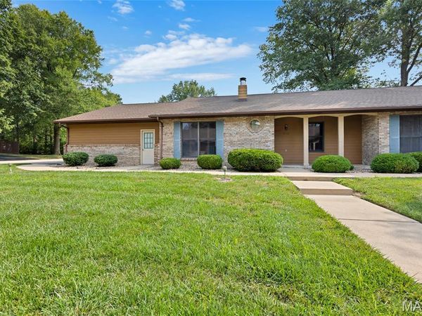 2112 West Boulevard , Belleville, IL 62221