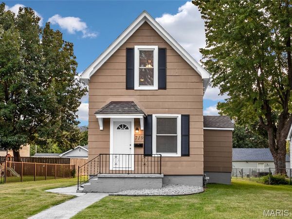 719 Summit Avenue , Collinsville, IL 62234