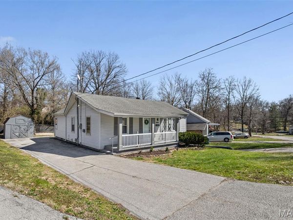 2425 La Salle Drive , Alton, IL 62002