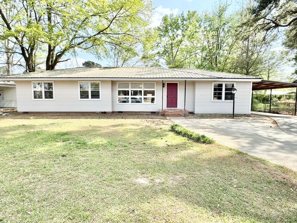 210 Airline Road, Columbus, MS 39702