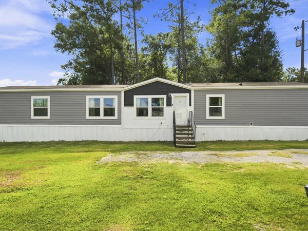 1063 Lilinoe Way, Diamondhead, MS 39525