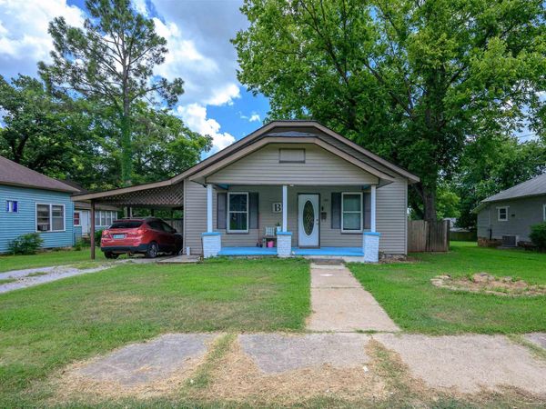 744 Bates St , Batesville, AR 72501