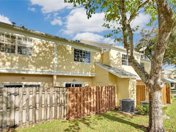 2881 S Cambridge Ln , Cooper City, FL 33026