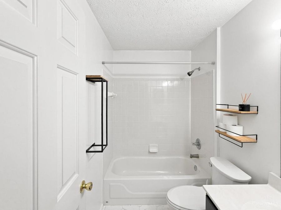 8390 Spring Valley Court, Unit 206, West Chester, OH 45069 Photo 8