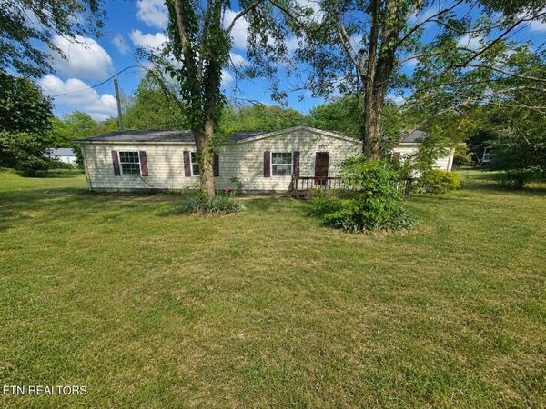 1006 PLEASANT VALLEY Rd, Chapmansboro, TN 37035