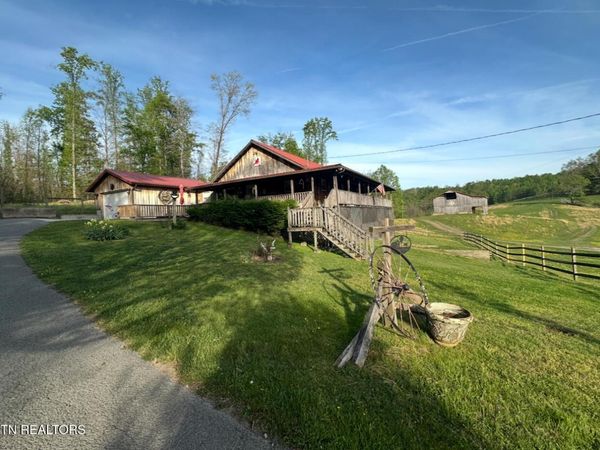 811 Pioneer Rd, Ewing, VA 24248