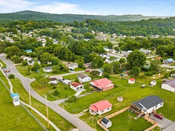 502 S 12th St, LaFollette, TN 37766