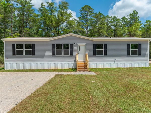 72 W Hyacinth Avenue, DeFuniak Springs, FL 32433
