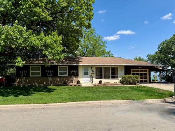 1201 Frank Hall Drive , Albert Lea, MN 56007