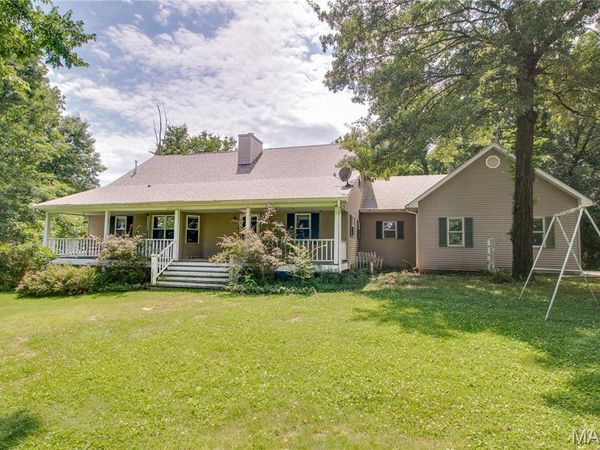 420 Ellison Street , Carlinville, IL 62626