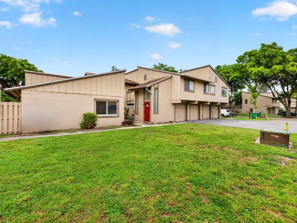 5611 NW 21st Street, Unit 8-a, Lauderhill, FL 33313