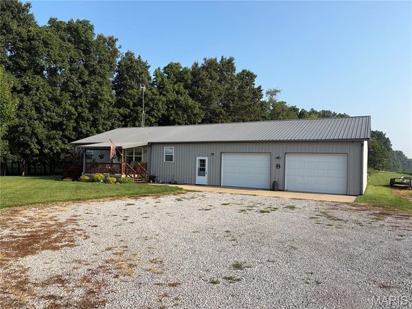9621 Branch Road , Oakdale, IL 62268