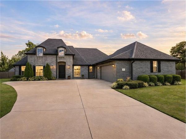 2711 S Haley Court , Rogers, AR 72758