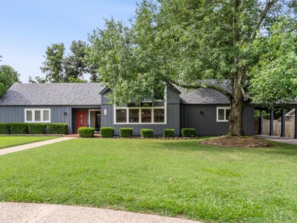 912 W Elgin Street , Siloam Springs, AR 72761