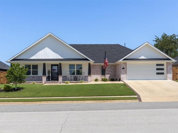 700 Morgan Street , Centerton, AR 72719