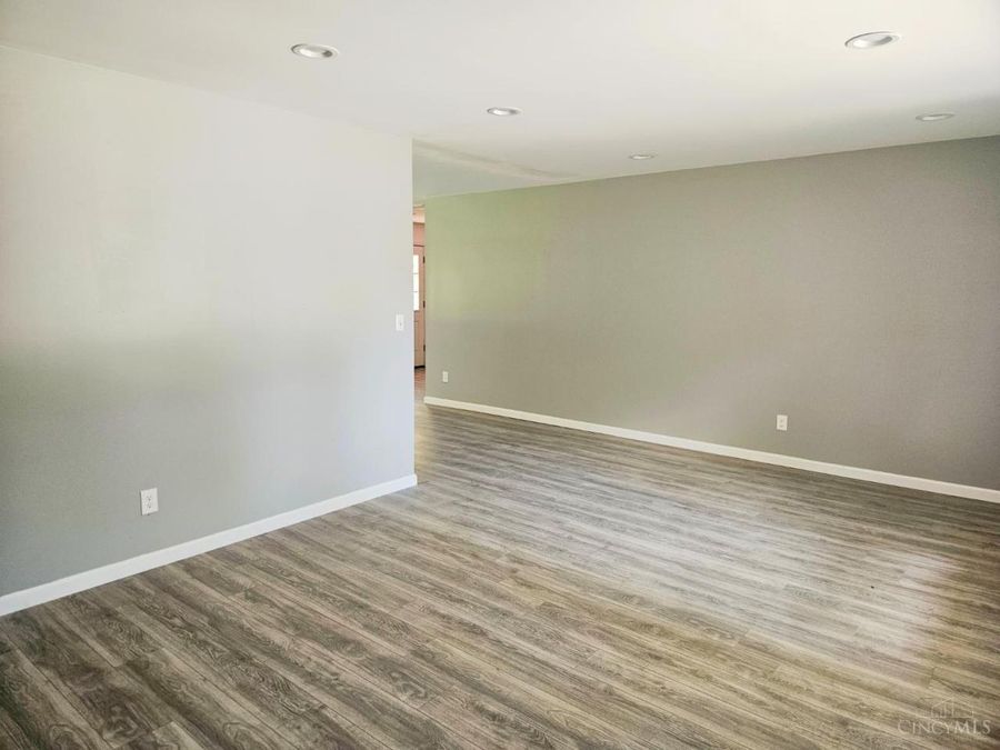 579 W Kemper Road, Springdale, OH 45246 Photo 5