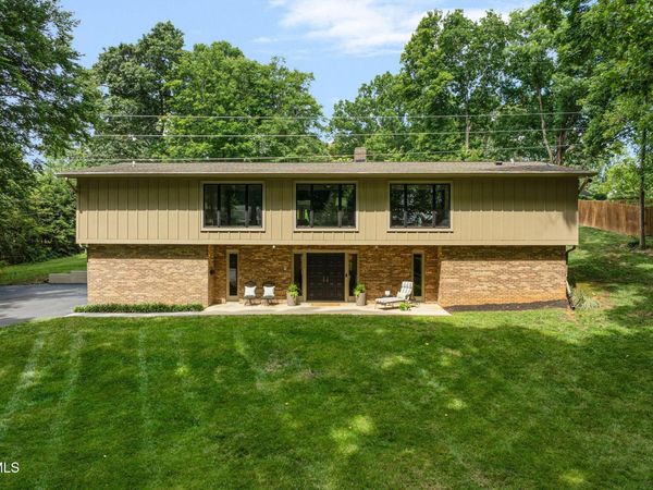 1006 Friar Tuck Road, Johnson City, TN 37604