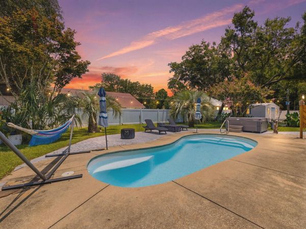 6890 Gaspar Court, Navarre, FL 32566