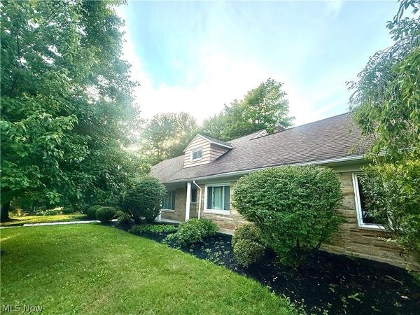 26201 Annesley Road , Beachwood, OH 44122