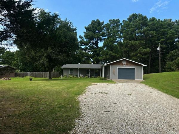 819 Unity Road E , Paragould, AR 72450