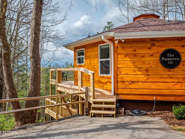 712 Octagon Drive, Gatlinburg, TN 37738