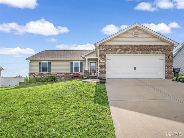 1225 Sherwood Lane , Waterloo, IL 62298
