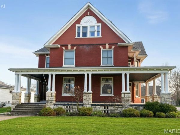 116 W Henry Street , Staunton, IL 62088