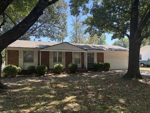 1729 W 17th Circle , Russellville, AR 72801