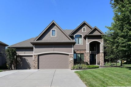 2002 S 192 Avenue, Omaha, NE 68130