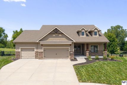 12510 Longshore Circle, Papillion, NE 68046