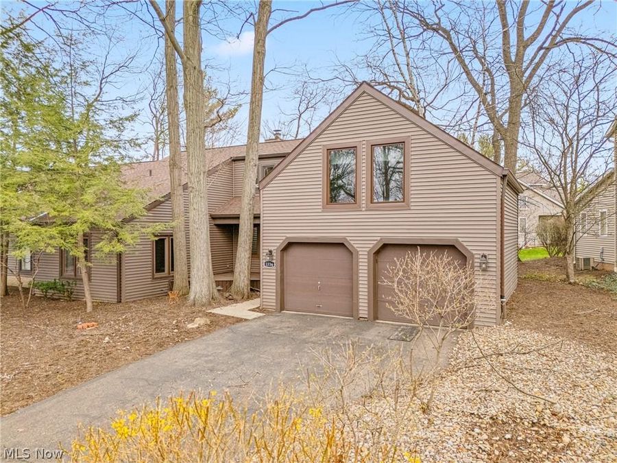 1536 Baycrest Drive NW, Canton, OH 44708 Photo 1