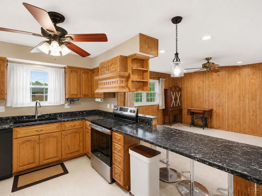 263 Deephaven Drive, Delhi Township, OH 45238 Photo 4