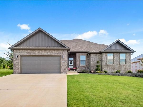 832 E Buchanan Street , Prairie Grove, AR 72753
