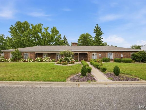 1071 Randolph Street , Carlyle, IL 62231