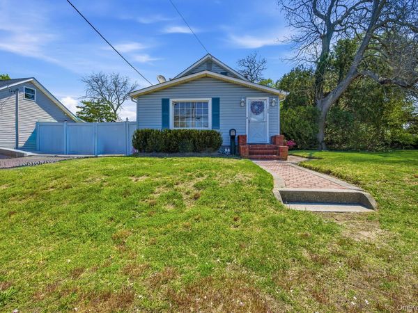 109 Grove Avenue , Patchogue, NY 11772