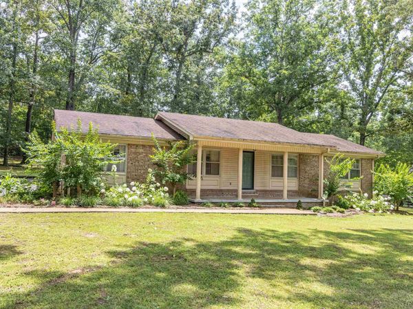 1057 COUNTRY CLUB LN, Selmer, TN 38375
