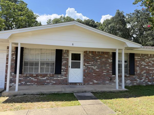 6 NW Deal Avenue, Fort Walton Beach, FL 32548