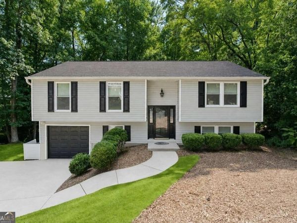 9682 N Pond Circle, Roswell, GA 30076