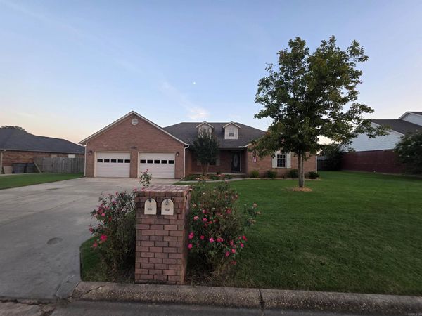 2800 Cambridge , Paragould, AR 72450