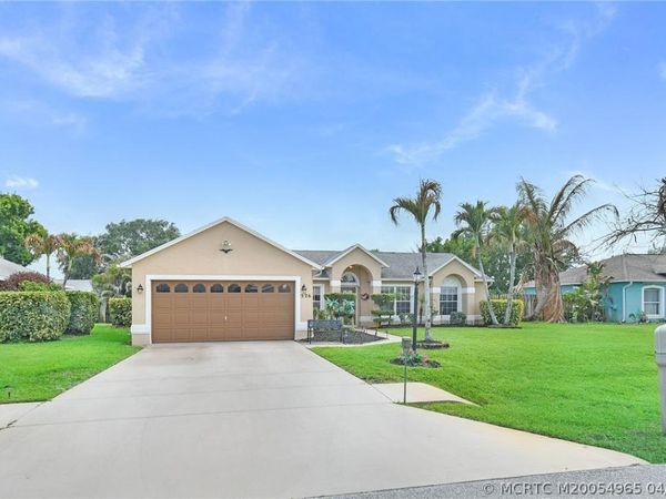 526 NE Vanda Terrado , Jensen Beach, FL 34957