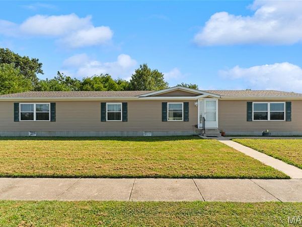 832 LILA Court , New Baden, IL 62265