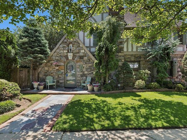 58 Park Lane , Rockville Centre, NY 11570