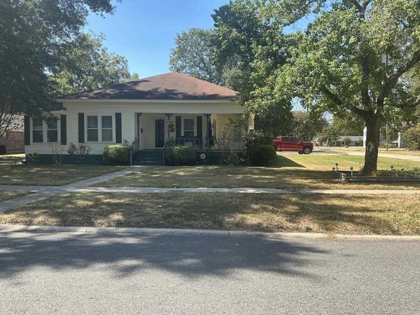500 Pine , Crossett, AR 71635